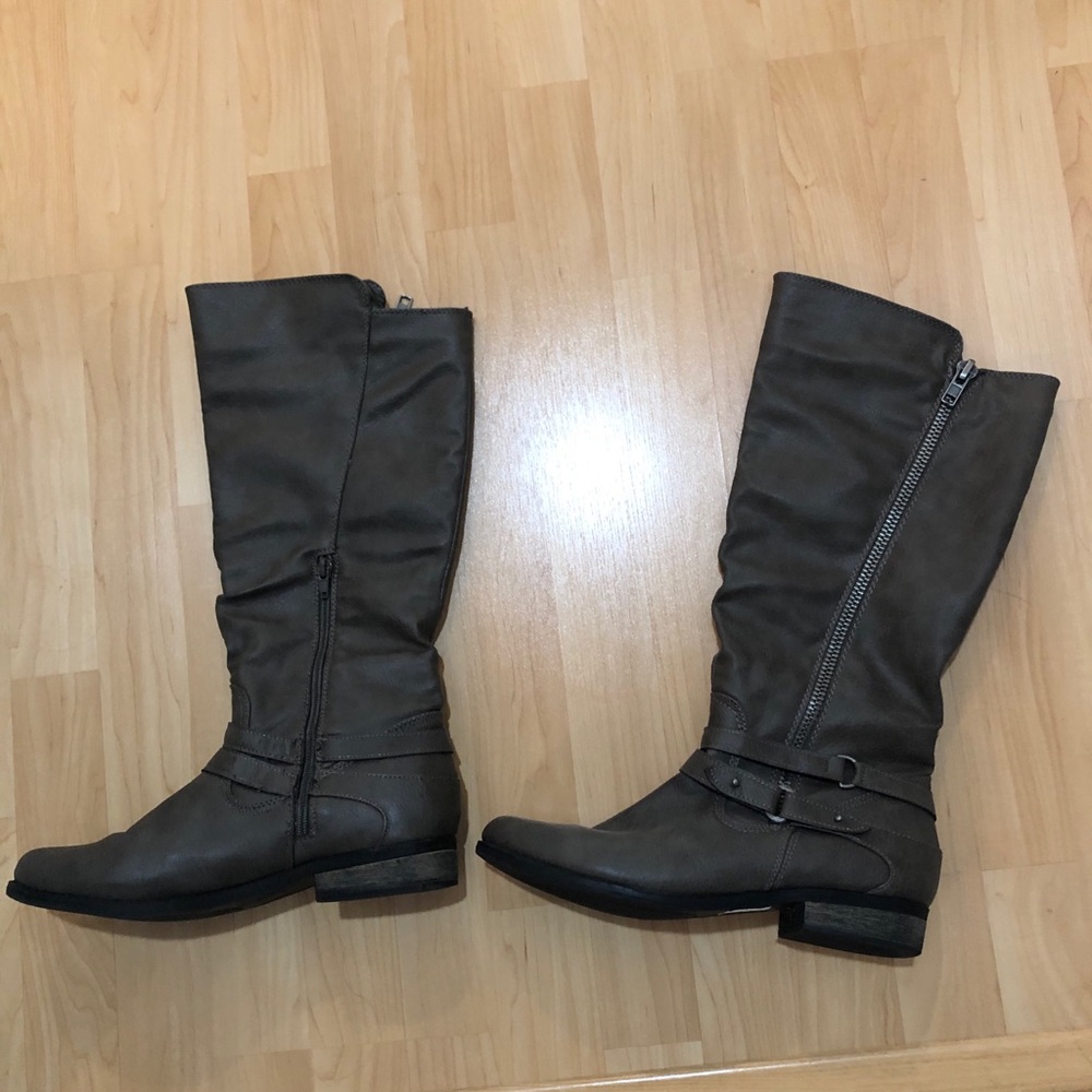 Rampage size 10 boots